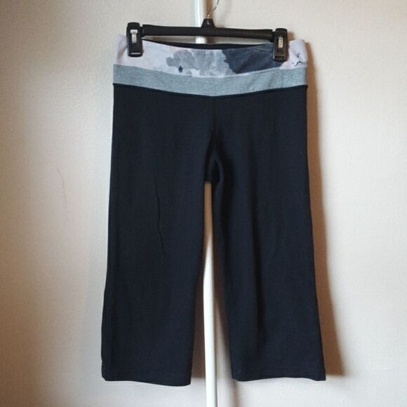 LULULEMON TIE DYED CAPRI YOGA PANTS SIZE 6 - Picture 1 of 6